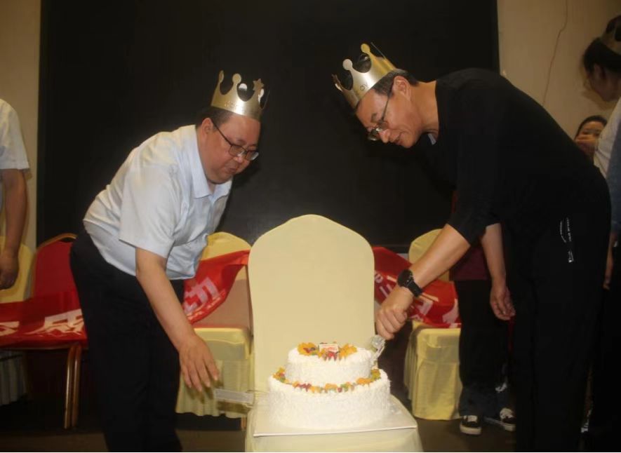 一對(duì)好搭檔 ——記中鐵建重慶軌道交通15號(hào)線(xiàn)總承包部指揮長(zhǎng)李兵、黨工委書(shū)記王向平